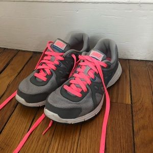 Nike Revolution 2 Sneakers